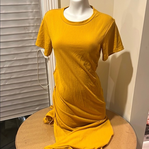 SHEIN Yellow Ribbed T-Shirt Cutout Dress with side slits size medium - Picture 6 of 7